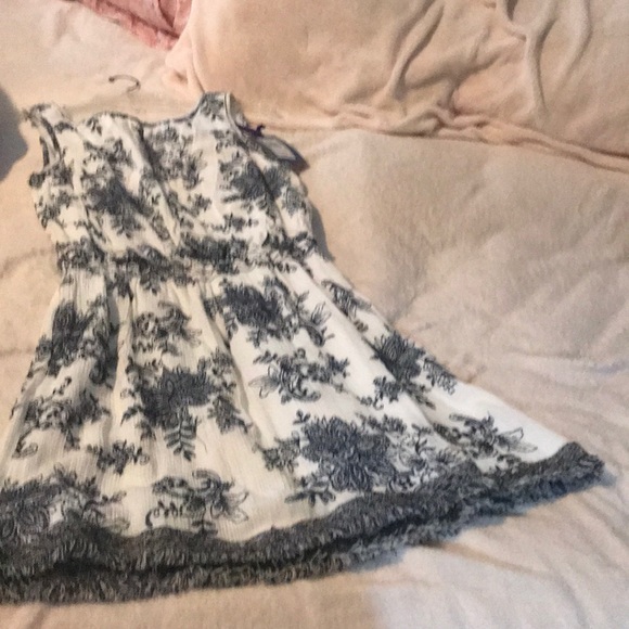 Adorable summer dress, new with tags! - Picture 4 of 6